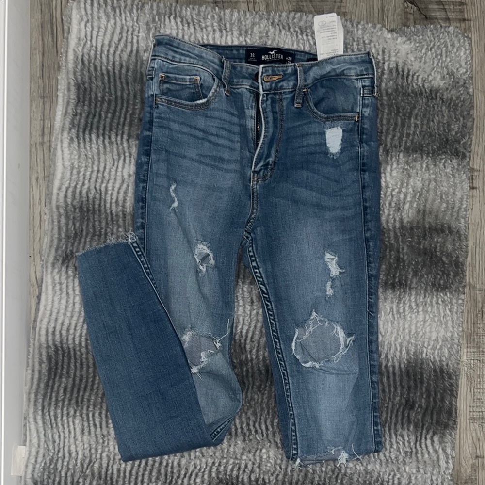 Hollister Women's Blue Distressed Jeans